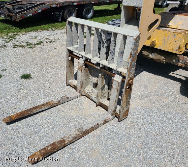 image for item IU9333 1996 Gehl Dynalift 553  telehandler