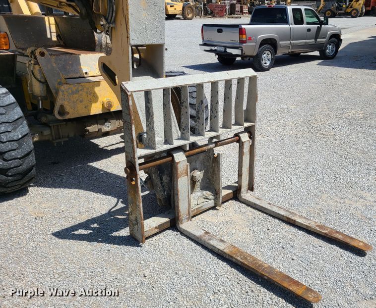 image for item IU9333 1996 Gehl Dynalift 553  telehandler