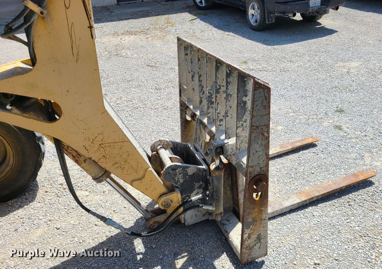 image for item IU9333 1996 Gehl Dynalift 553  telehandler