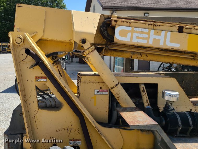 image for item IU9333 1996 Gehl Dynalift 553  telehandler