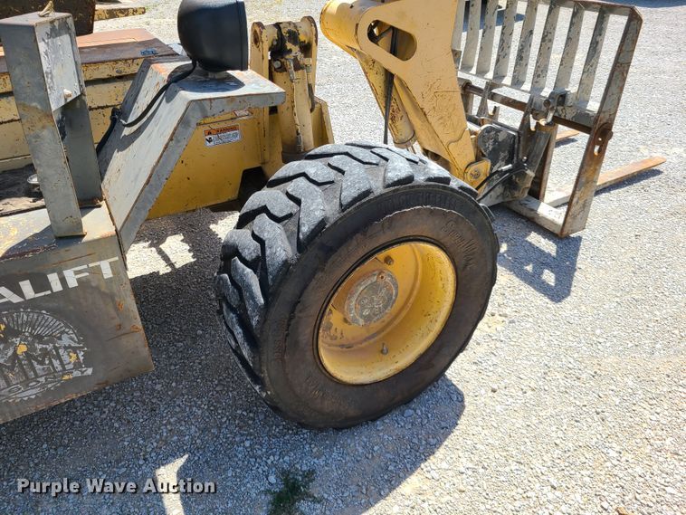 image for item IU9333 1996 Gehl Dynalift 553  telehandler
