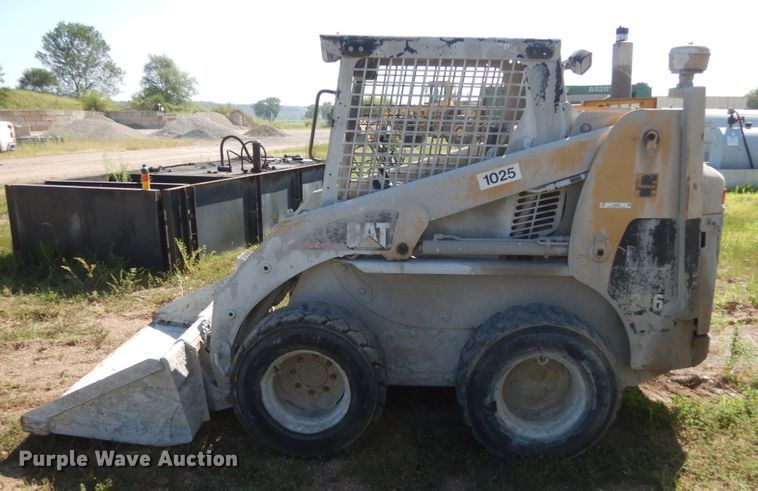 image for item JA9000 2000 Caterpillar 246  skid steer loader