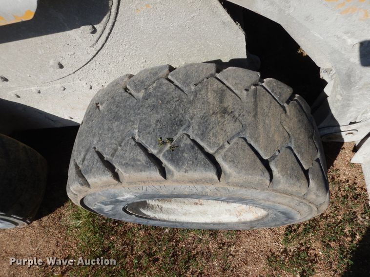 image for item JA9000 2000 Caterpillar 246  skid steer loader