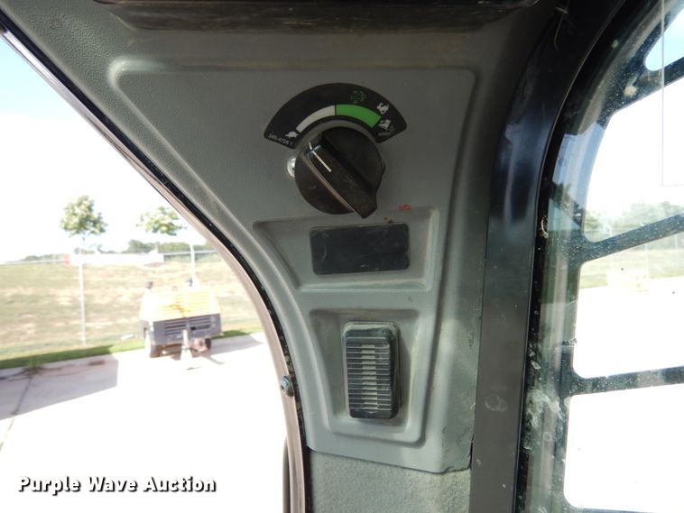 image for item JA9004 2017 Caterpillar 299D2  tracked skid steer loader