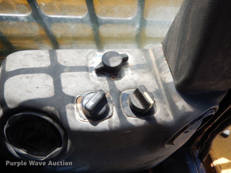 image for item JA9005 2008 Komatsu CK30-1  tracked skid steer loader