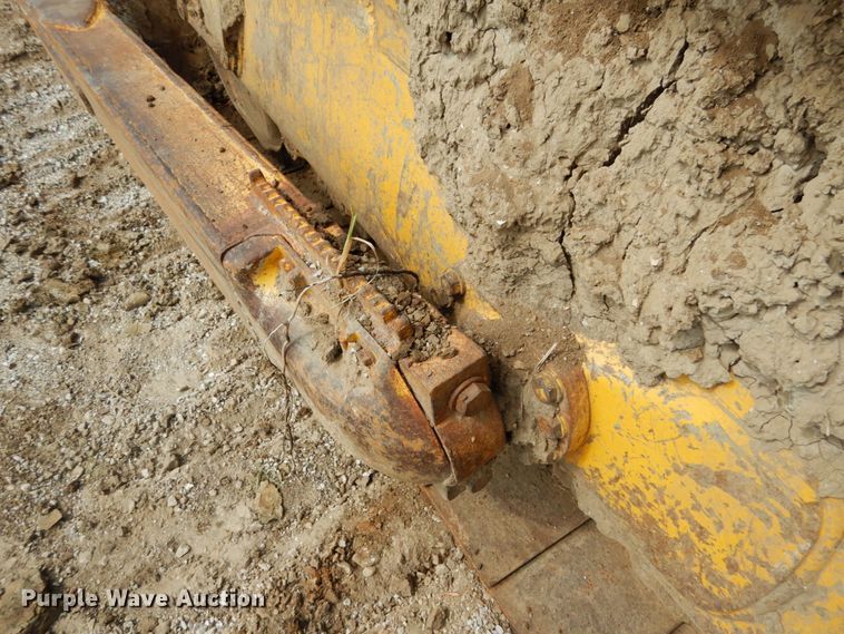 image for item JA9009 1994 Komatsu D65EX-12  dozer