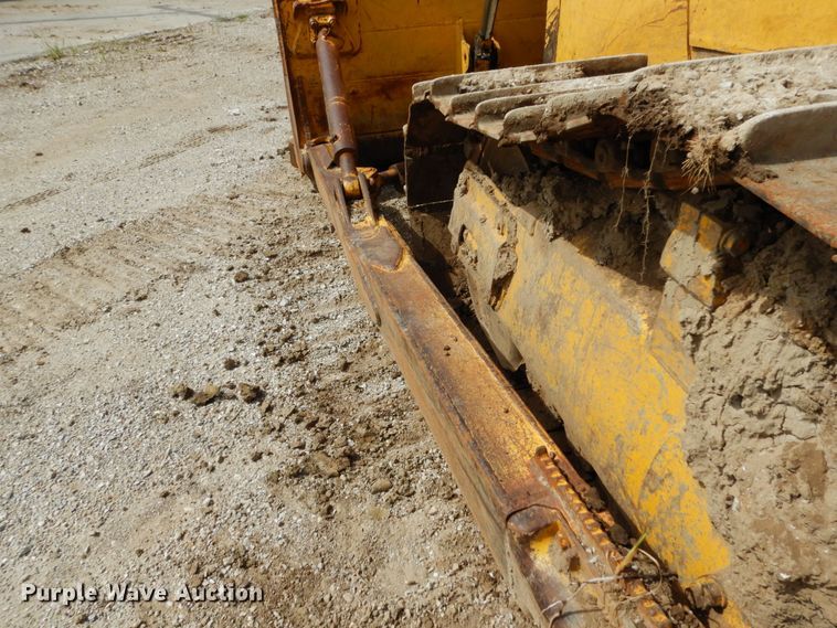 image for item JA9009 1994 Komatsu D65EX-12  dozer