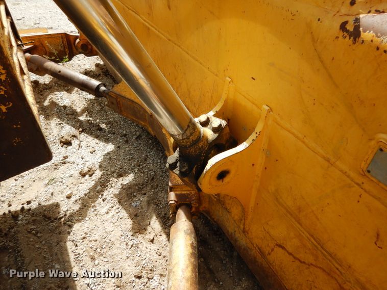 image for item JA9009 1994 Komatsu D65EX-12  dozer