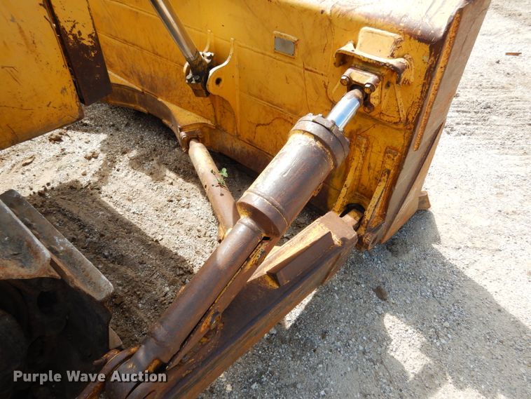 image for item JA9009 1994 Komatsu D65EX-12  dozer