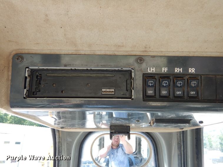 image for item JA9009 1994 Komatsu D65EX-12  dozer