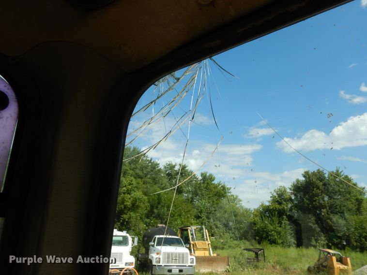 image for item JA9009 1994 Komatsu D65EX-12  dozer