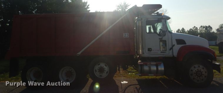 image for item JI9432 2003 Mack CV713  dump truck