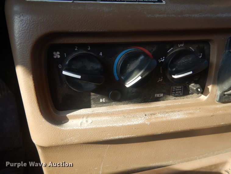 image for item JI9432 2003 Mack CV713  dump truck