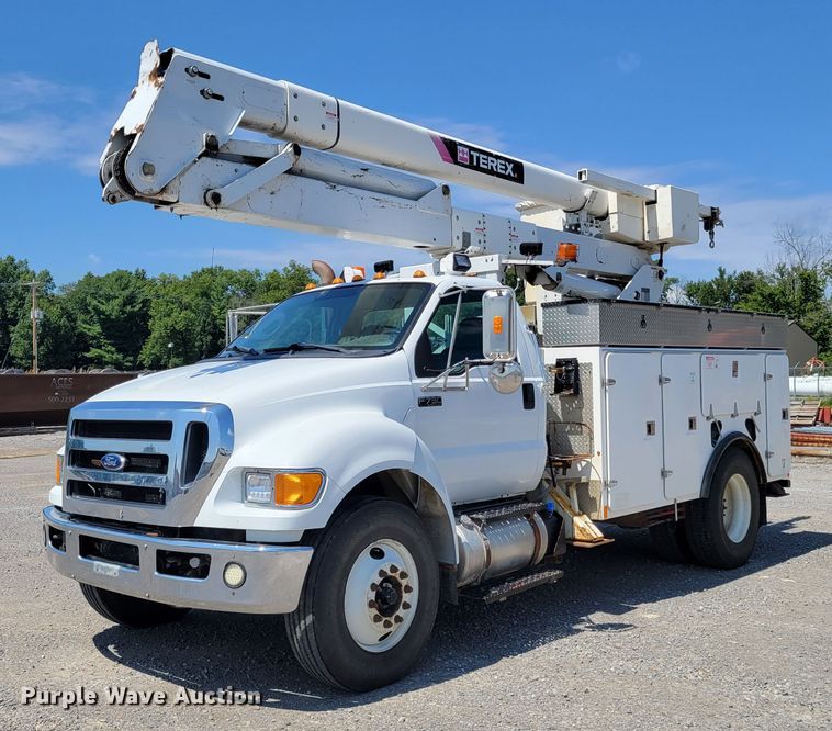 image for item JI9443 2011 Ford F750 Super Duty XLT  bucket truck