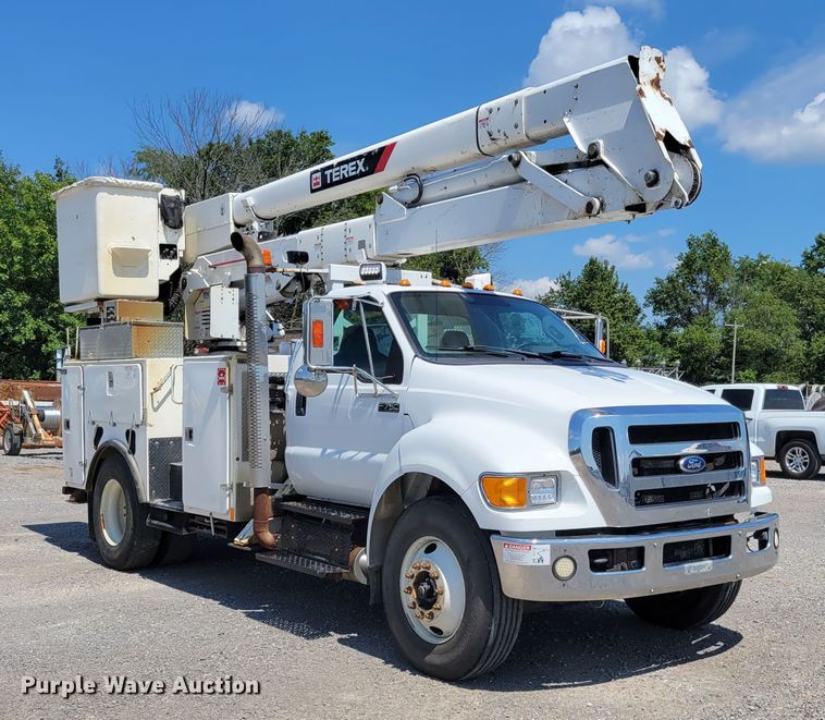 image for item JI9443 2011 Ford F750 Super Duty XLT  bucket truck