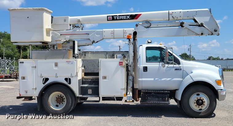 image for item JI9443 2011 Ford F750 Super Duty XLT  bucket truck