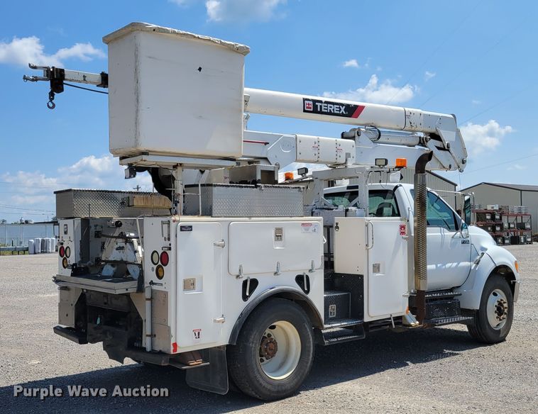 image for item JI9443 2011 Ford F750 Super Duty XLT  bucket truck