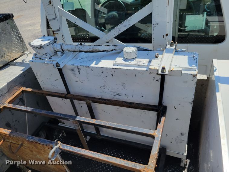 image for item JI9443 2011 Ford F750 Super Duty XLT  bucket truck