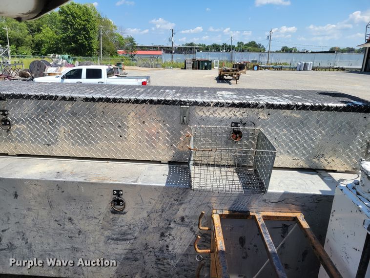 image for item JI9443 2011 Ford F750 Super Duty XLT  bucket truck