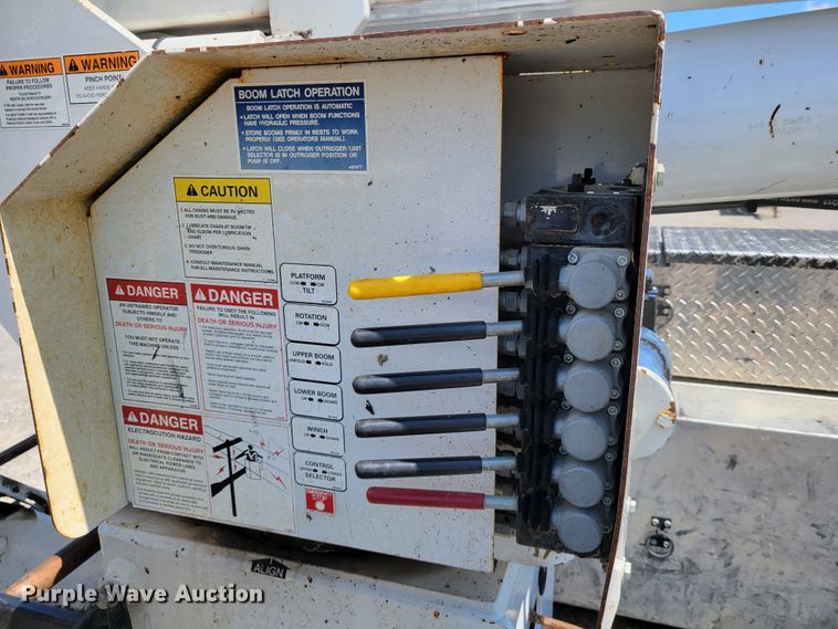 image for item JI9443 2011 Ford F750 Super Duty XLT  bucket truck