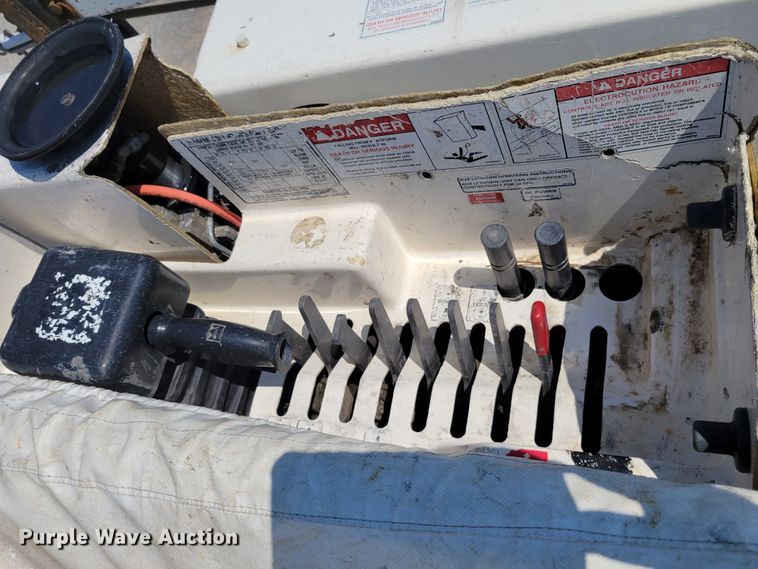 image for item JI9443 2011 Ford F750 Super Duty XLT  bucket truck