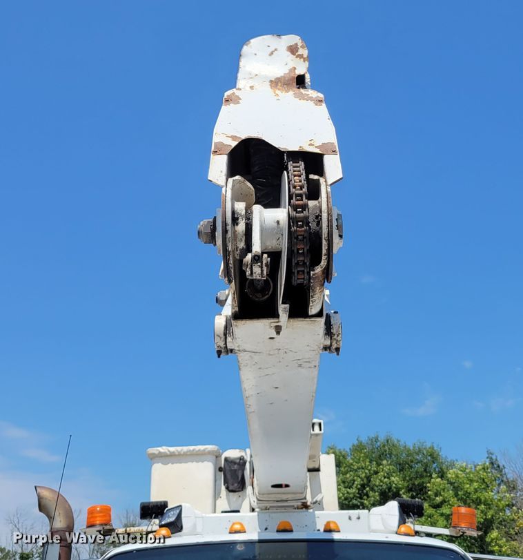 image for item JI9443 2011 Ford F750 Super Duty XLT  bucket truck