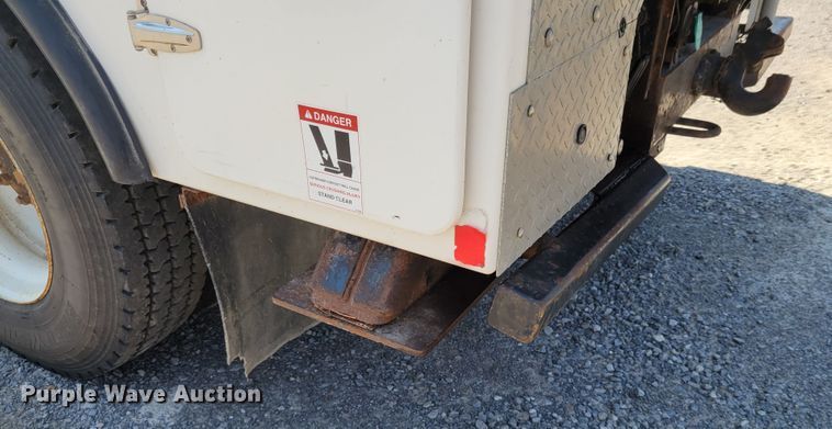 image for item JI9443 2011 Ford F750 Super Duty XLT  bucket truck