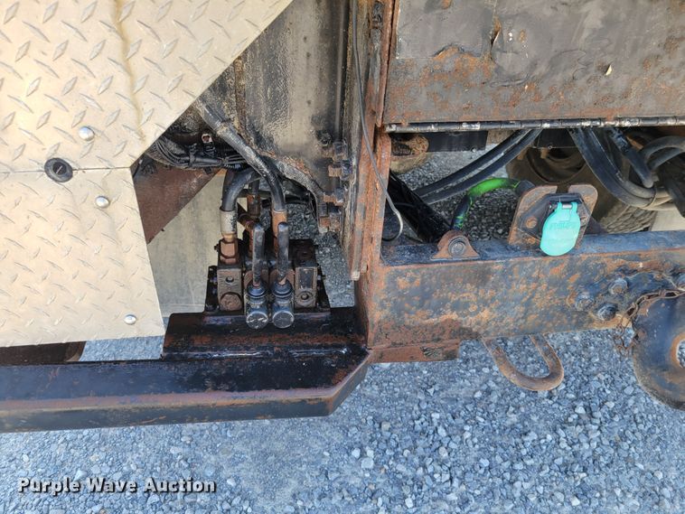 image for item JI9443 2011 Ford F750 Super Duty XLT  bucket truck