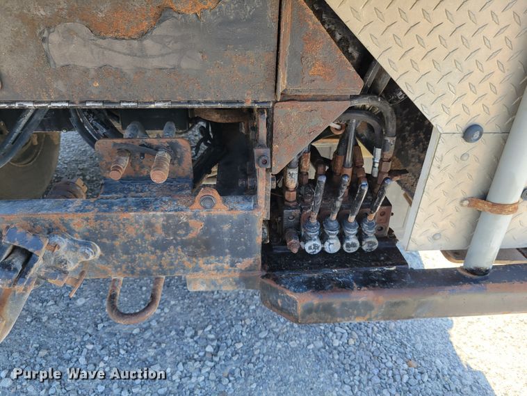 image for item JI9443 2011 Ford F750 Super Duty XLT  bucket truck