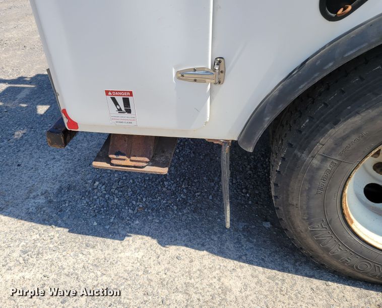 image for item JI9443 2011 Ford F750 Super Duty XLT  bucket truck