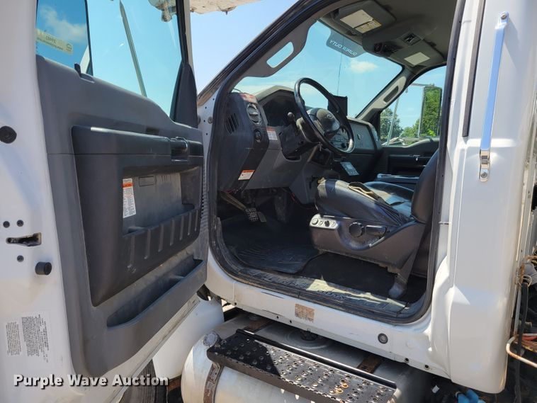 image for item JI9443 2011 Ford F750 Super Duty XLT  bucket truck