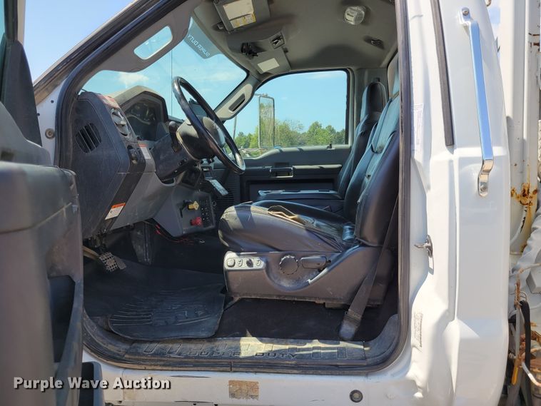 image for item JI9443 2011 Ford F750 Super Duty XLT  bucket truck