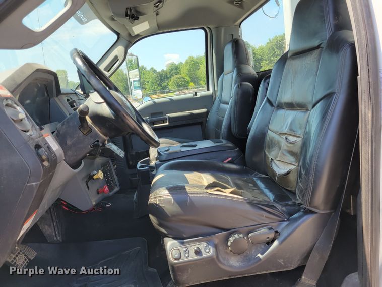 image for item JI9443 2011 Ford F750 Super Duty XLT  bucket truck