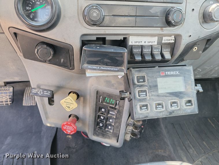 image for item JI9443 2011 Ford F750 Super Duty XLT  bucket truck