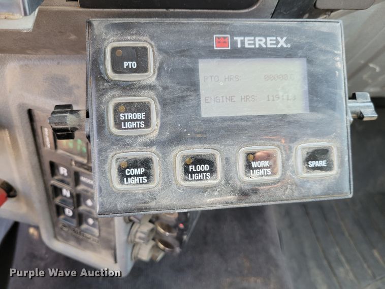 image for item JI9443 2011 Ford F750 Super Duty XLT  bucket truck