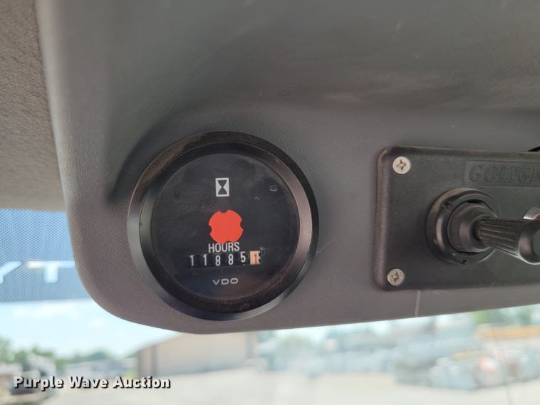 image for item JI9443 2011 Ford F750 Super Duty XLT  bucket truck