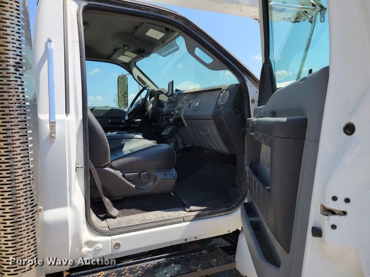 image for item JI9443 2011 Ford F750 Super Duty XLT  bucket truck