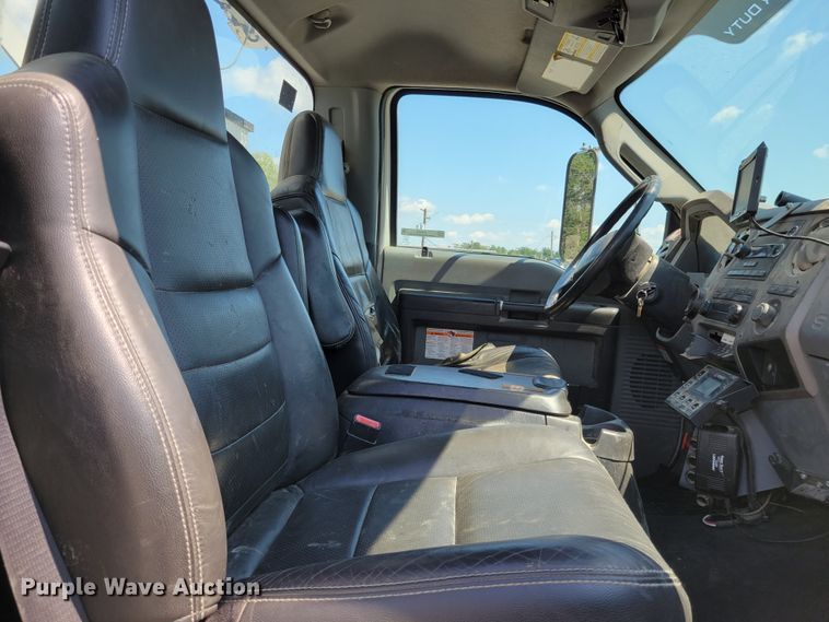 image for item JI9443 2011 Ford F750 Super Duty XLT  bucket truck