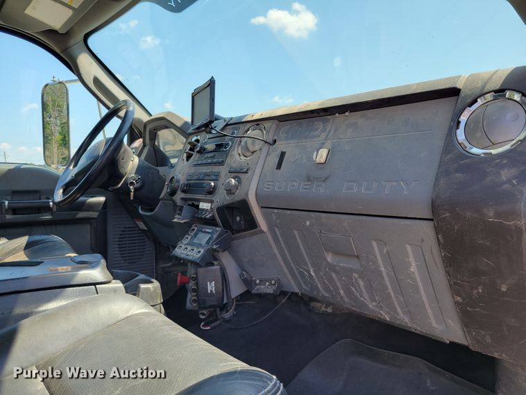 image for item JI9443 2011 Ford F750 Super Duty XLT  bucket truck