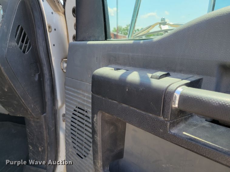 image for item JI9443 2011 Ford F750 Super Duty XLT  bucket truck