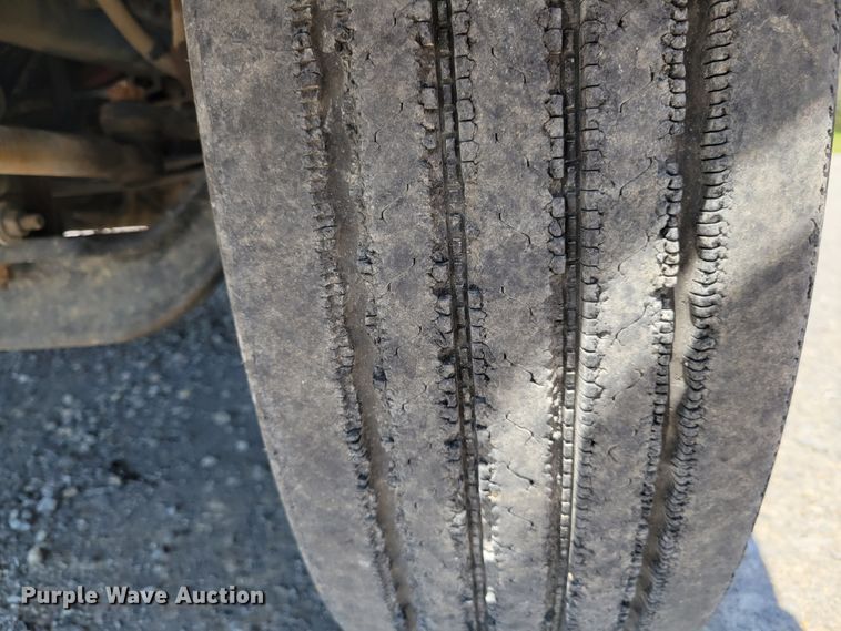 image for item JI9443 2011 Ford F750 Super Duty XLT  bucket truck