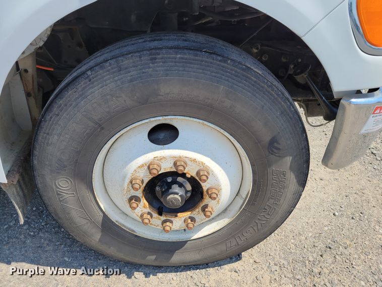 image for item JI9443 2011 Ford F750 Super Duty XLT  bucket truck