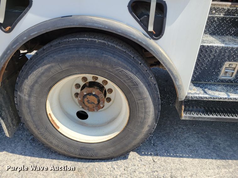 image for item JI9443 2011 Ford F750 Super Duty XLT  bucket truck