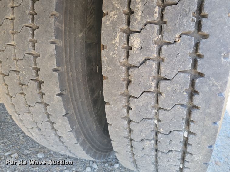 image for item JI9443 2011 Ford F750 Super Duty XLT  bucket truck