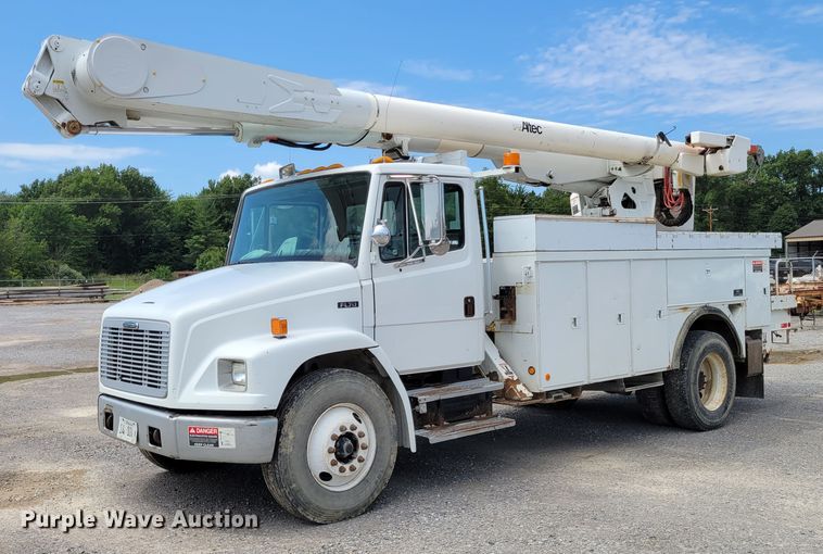 image for item JI9444 2001 Freightliner FL70  bucket truck