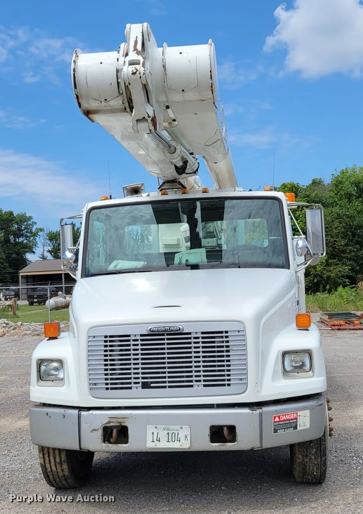 image for item JI9444 2001 Freightliner FL70  bucket truck