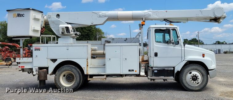 image for item JI9444 2001 Freightliner FL70  bucket truck