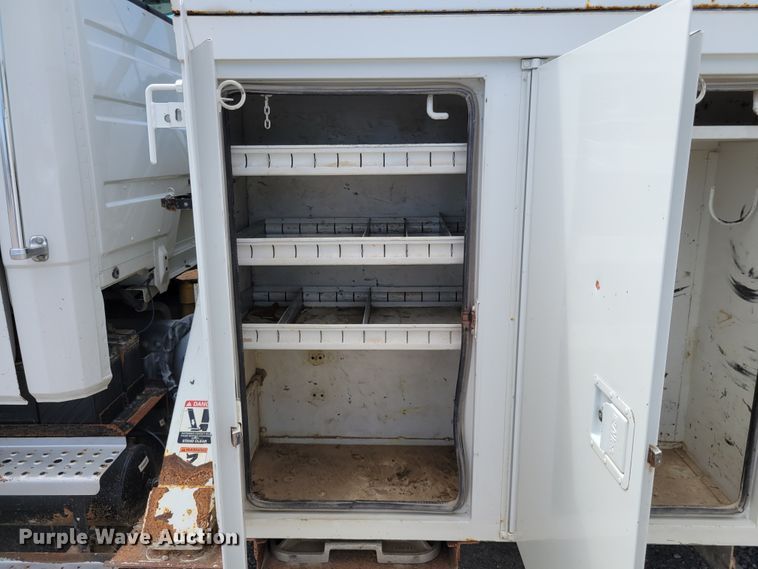 image for item JI9444 2001 Freightliner FL70  bucket truck