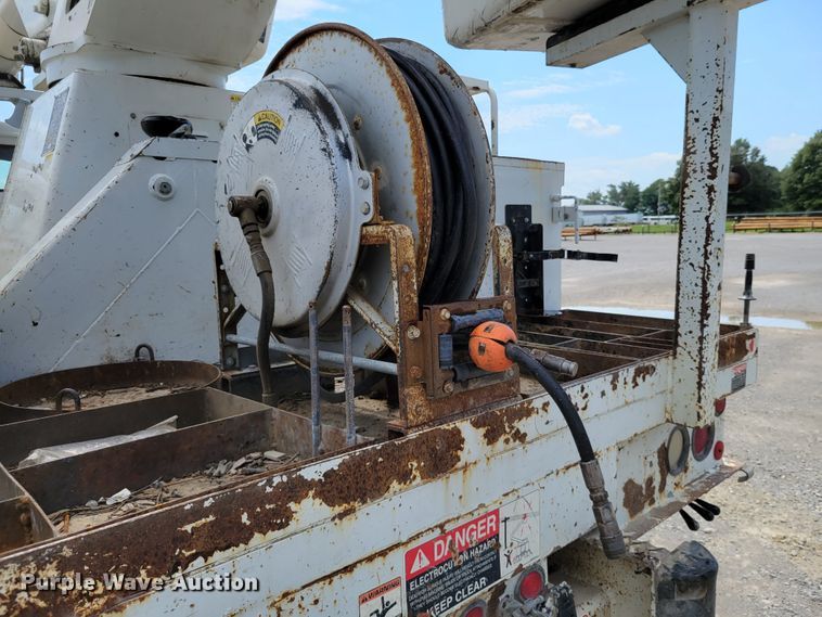 image for item JI9444 2001 Freightliner FL70  bucket truck