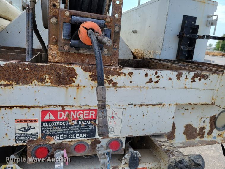 image for item JI9444 2001 Freightliner FL70  bucket truck